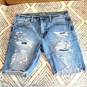 American Eagle distressed shorts sz 30